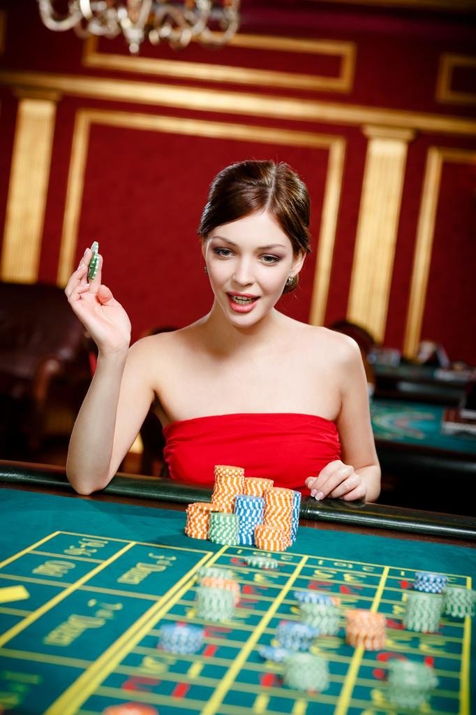 Live Texas Poker table at arabtoto studio with professional dealer and multi-camera setup